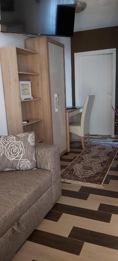 Apartment Iva Njivice Exterior photo